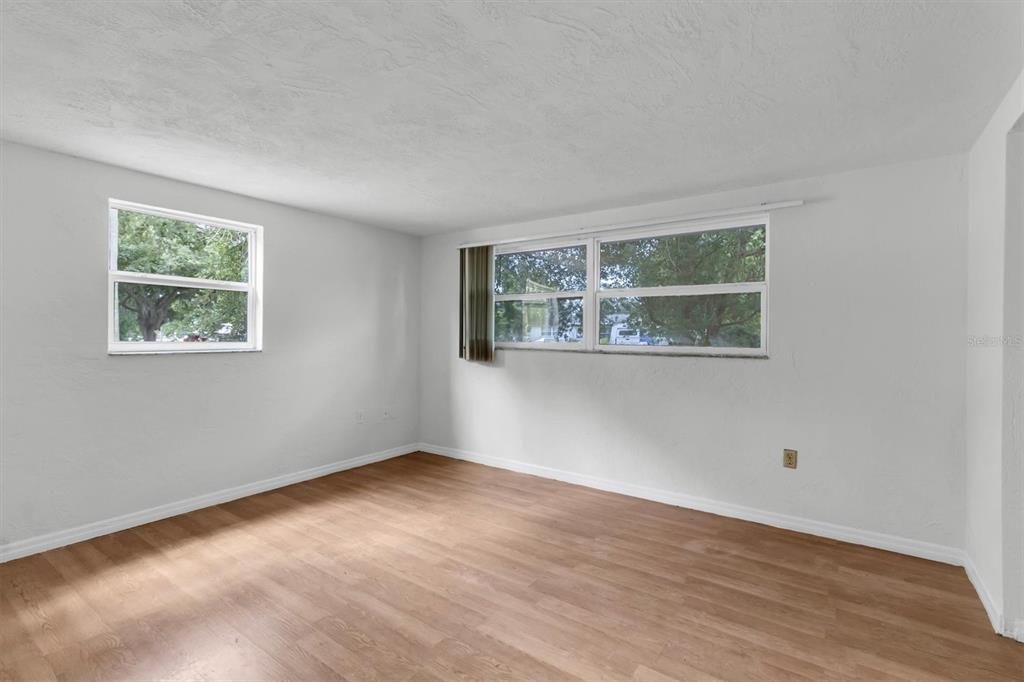 En Venta: $254,900 (2 camas, 2 baños, 1328 Pies cuadrados)