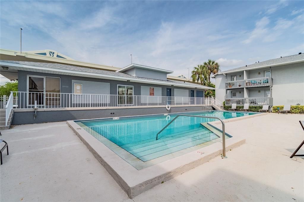For Sale: $235,000 (2 beds, 1 baths, 1280 Square Feet)
