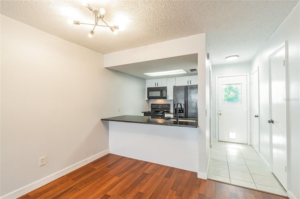 For Sale: $235,000 (2 beds, 1 baths, 1280 Square Feet)