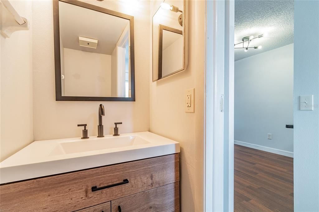 For Sale: $235,000 (2 beds, 1 baths, 1280 Square Feet)