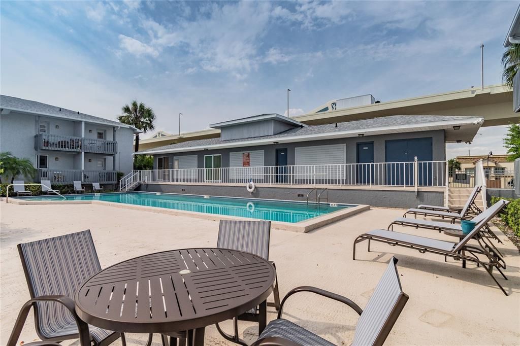 For Sale: $235,000 (2 beds, 1 baths, 1280 Square Feet)
