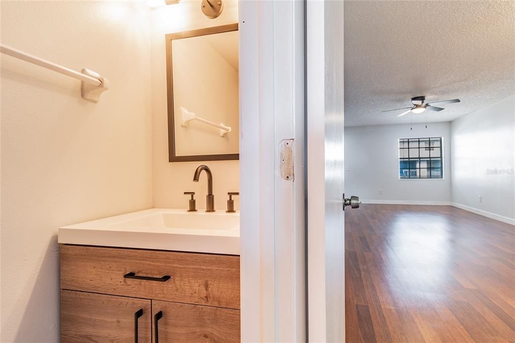 For Sale: $235,000 (2 beds, 1 baths, 1280 Square Feet)