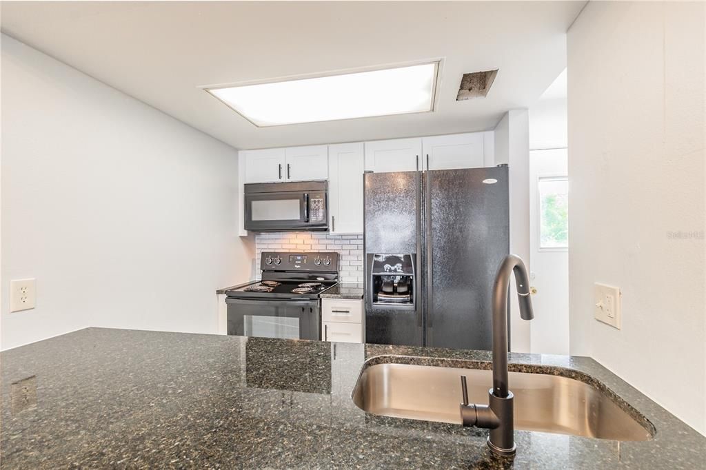 For Sale: $235,000 (2 beds, 1 baths, 1280 Square Feet)