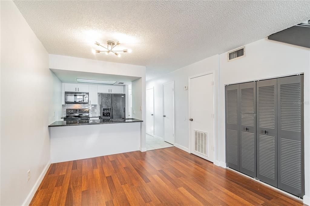 For Sale: $235,000 (2 beds, 1 baths, 1280 Square Feet)