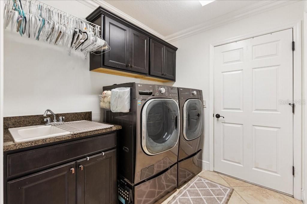 For Sale: $1,175,000 (3 beds, 3 baths, 1990 Square Feet)
