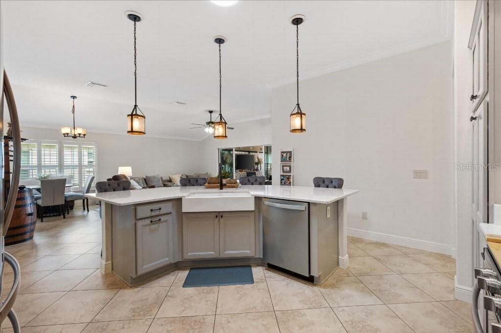 For Sale: $1,175,000 (3 beds, 3 baths, 1990 Square Feet)