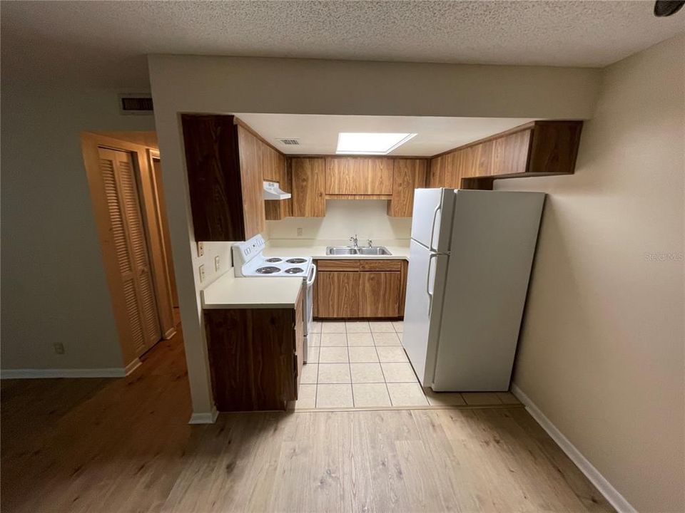 For Rent: $995 (2 beds, 1 baths, 748 Square Feet)
