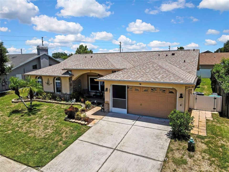 En Venta: $439,000 (4 camas, 2 baños, 1976 Pies cuadrados)