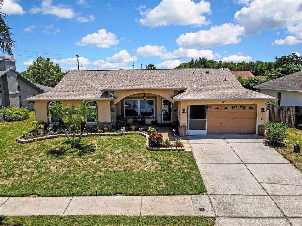 En Venta: $439,000 (4 camas, 2 baños, 1976 Pies cuadrados)