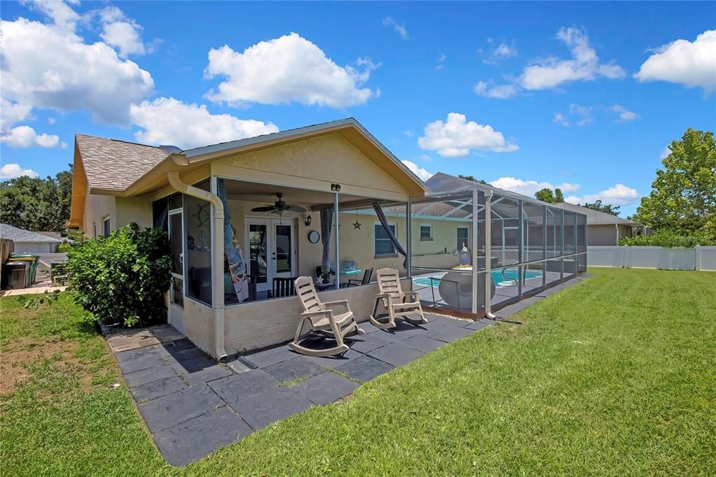 En Venta: $439,000 (4 camas, 2 baños, 1976 Pies cuadrados)