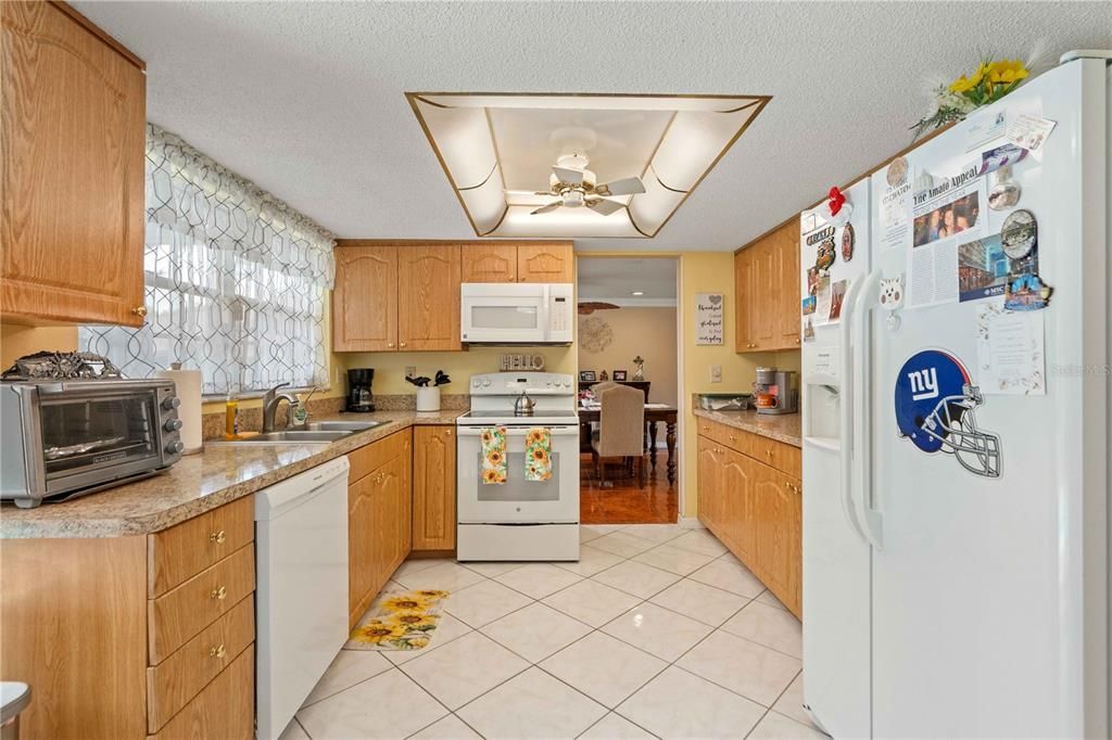 На продажу: $359,000 (3 спален, 2 ванн, 1954 Квадратных фут)
