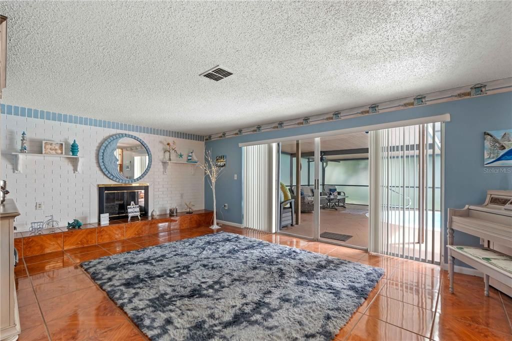 На продажу: $359,000 (3 спален, 2 ванн, 1954 Квадратных фут)