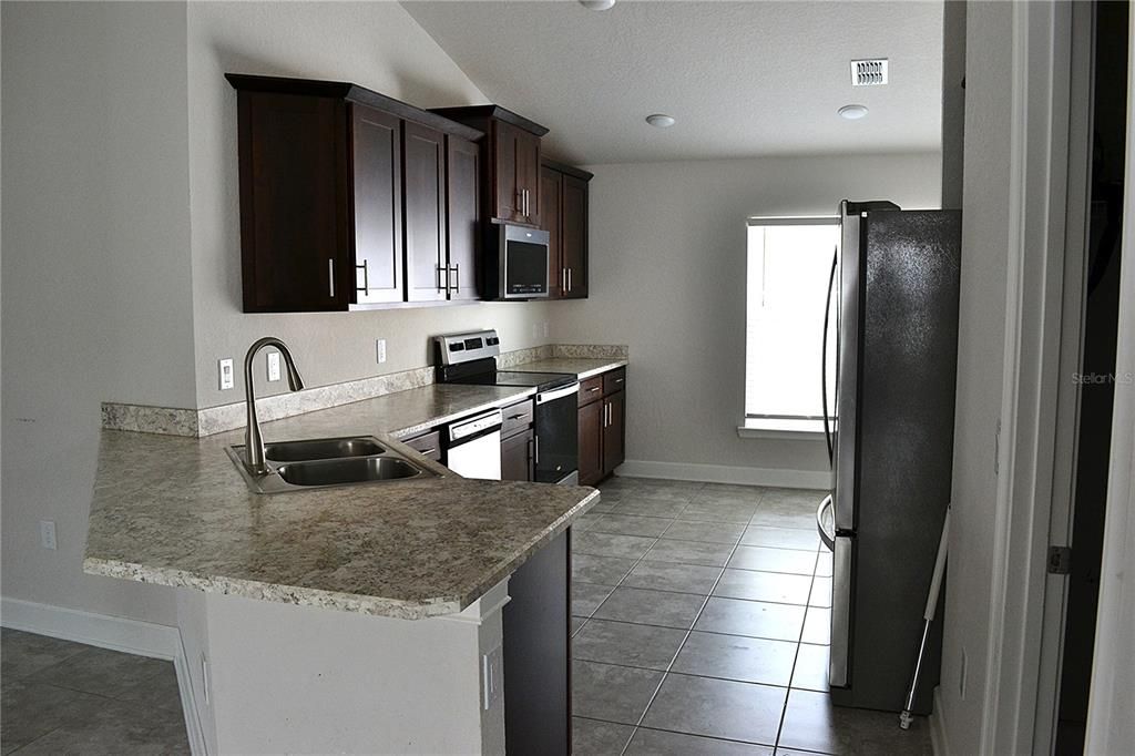 En Venta: $307,500 (4 camas, 2 baños, 1807 Pies cuadrados)
