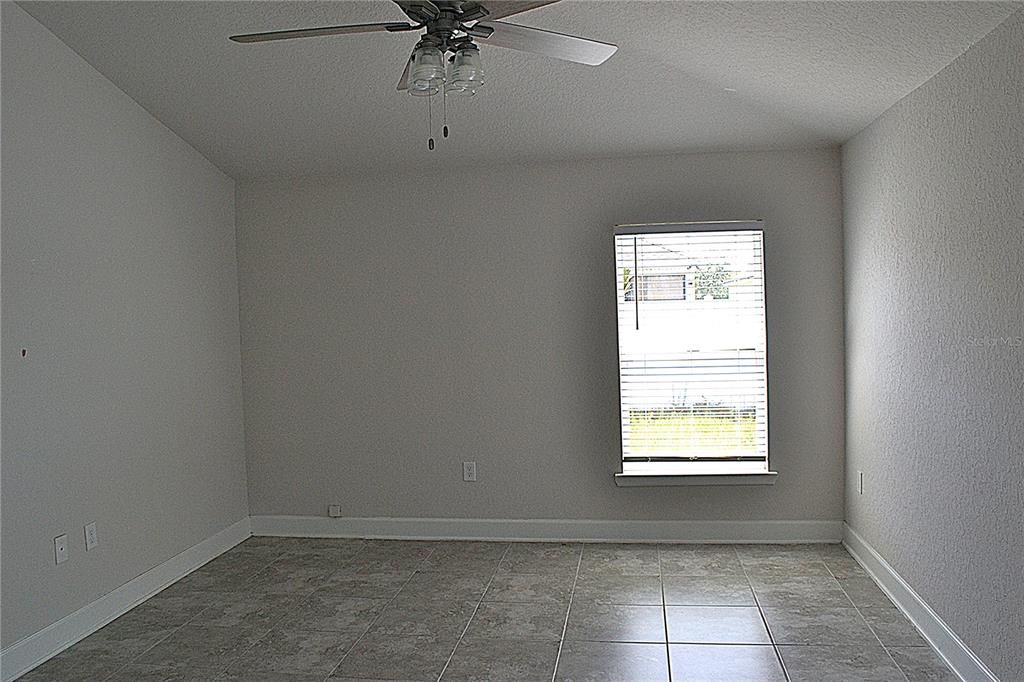 En Venta: $307,500 (4 camas, 2 baños, 1807 Pies cuadrados)