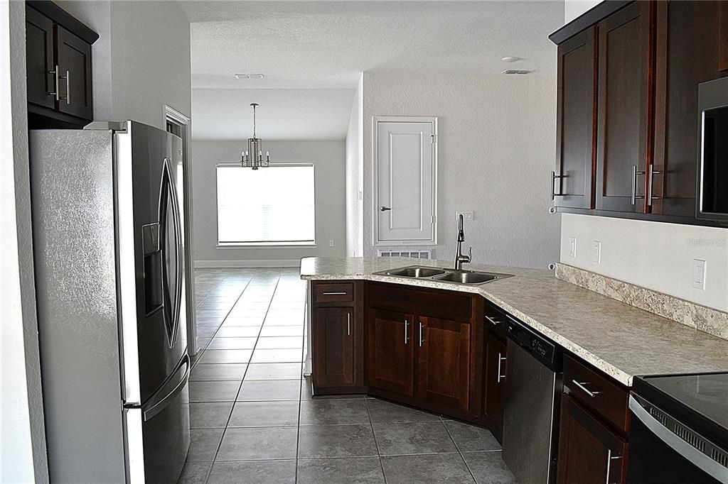 En Venta: $307,500 (4 camas, 2 baños, 1807 Pies cuadrados)