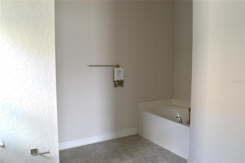 En Venta: $307,500 (4 camas, 2 baños, 1807 Pies cuadrados)