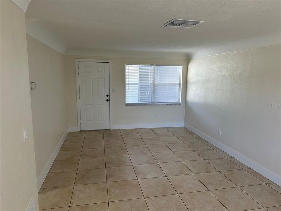 Activo con contrato: $309,000 (4 camas, 2 baños, 1328 Pies cuadrados)