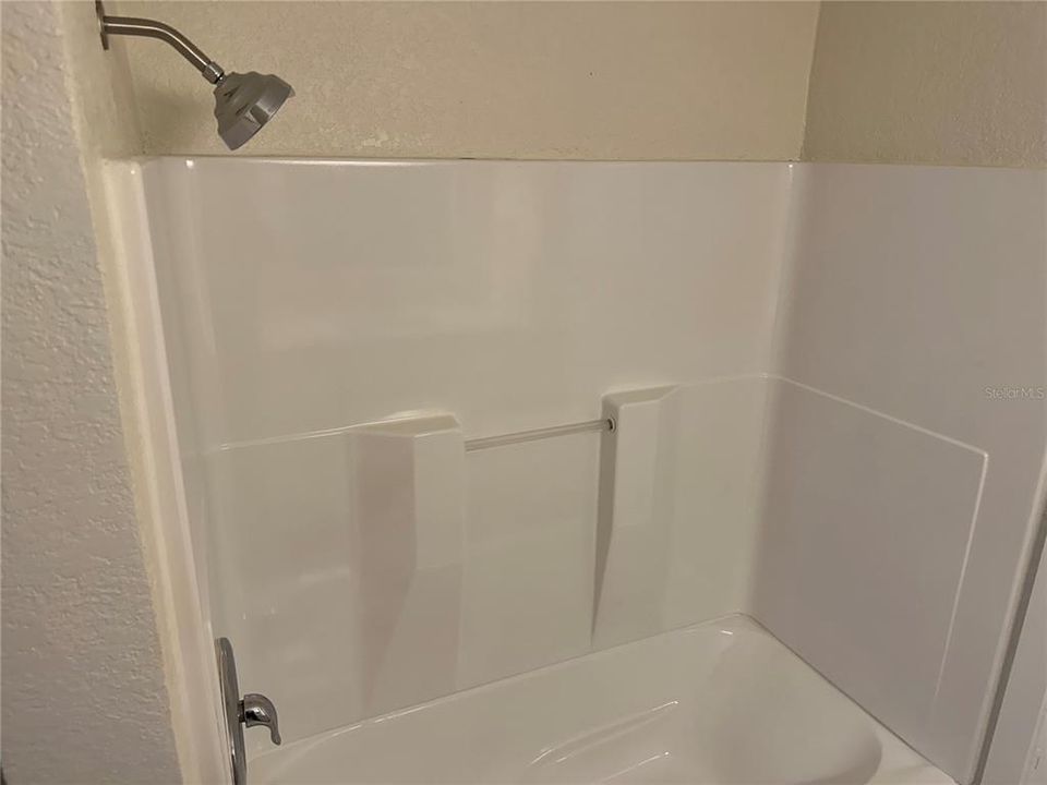 Activo con contrato: $309,000 (4 camas, 2 baños, 1328 Pies cuadrados)
