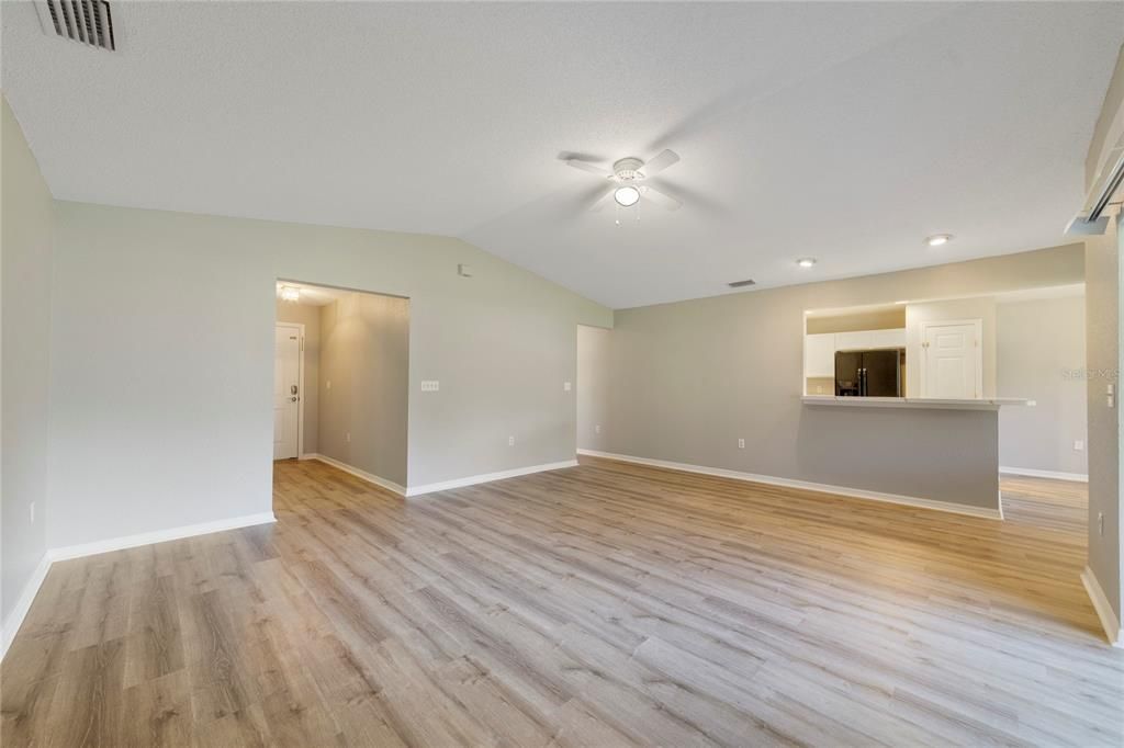 En Venta: $265,000 (4 camas, 2 baños, 1690 Pies cuadrados)