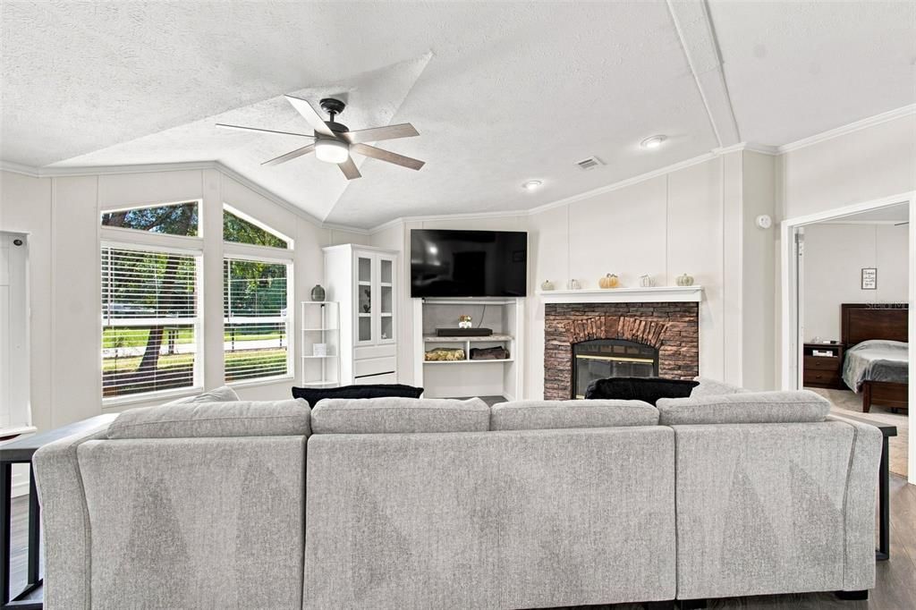 На продажу: $300,000 (3 спален, 2 ванн, 1728 Квадратных фут)