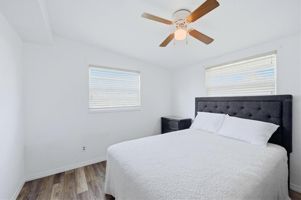 For Sale: $289,000 (2 beds, 1 baths, 830 Square Feet)