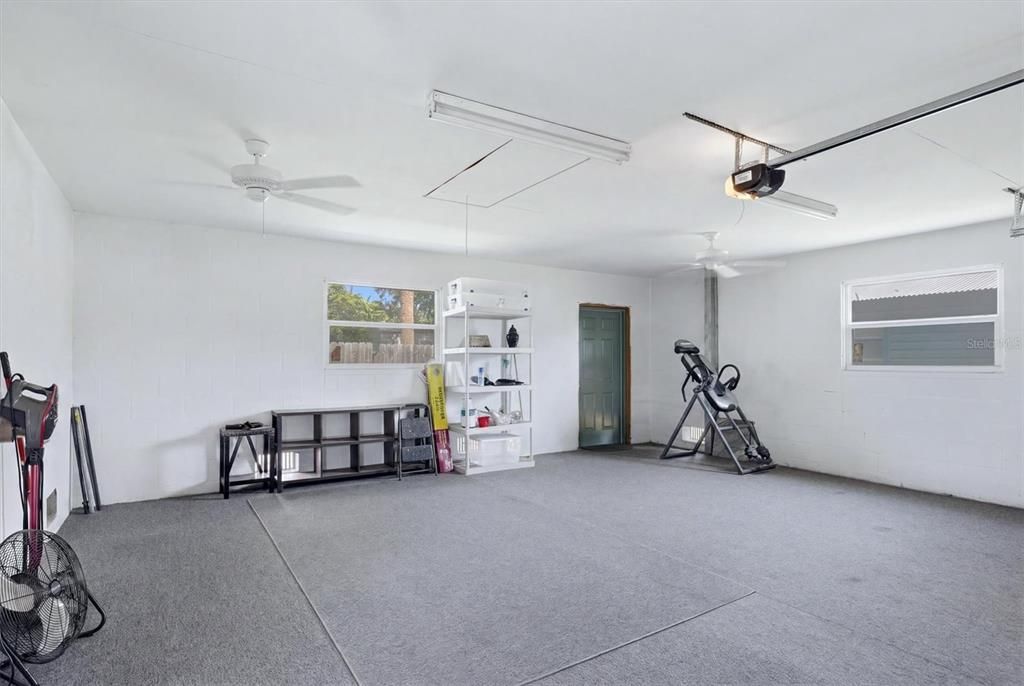For Sale: $289,000 (2 beds, 1 baths, 830 Square Feet)