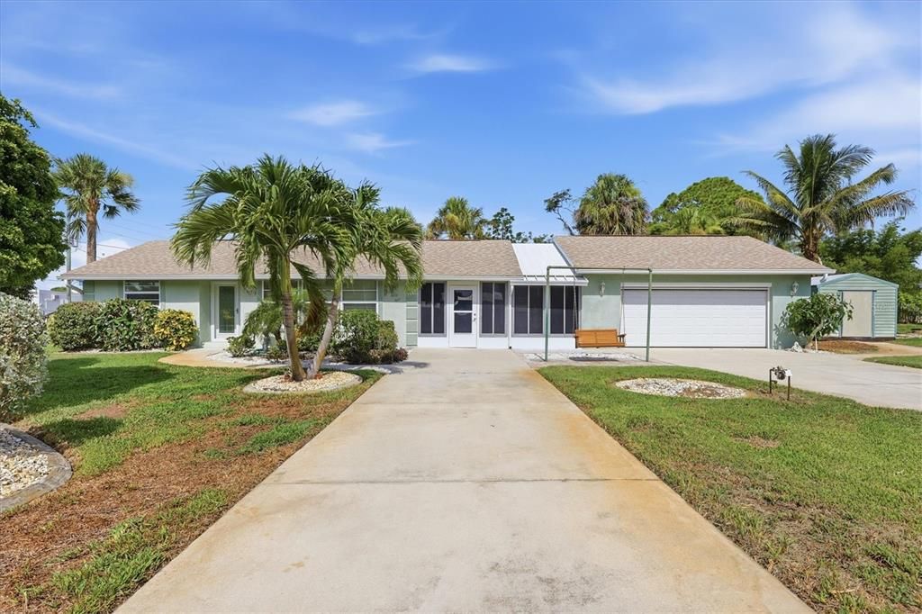 For Sale: $289,000 (2 beds, 1 baths, 830 Square Feet)