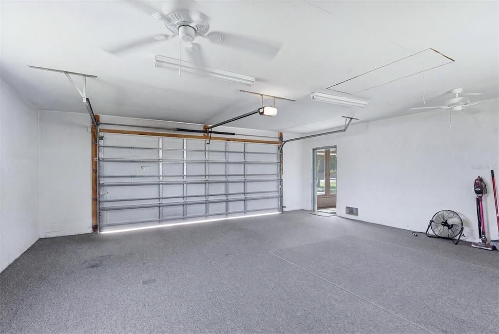 For Sale: $289,000 (2 beds, 1 baths, 830 Square Feet)