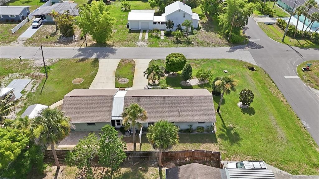 For Sale: $289,000 (2 beds, 1 baths, 830 Square Feet)