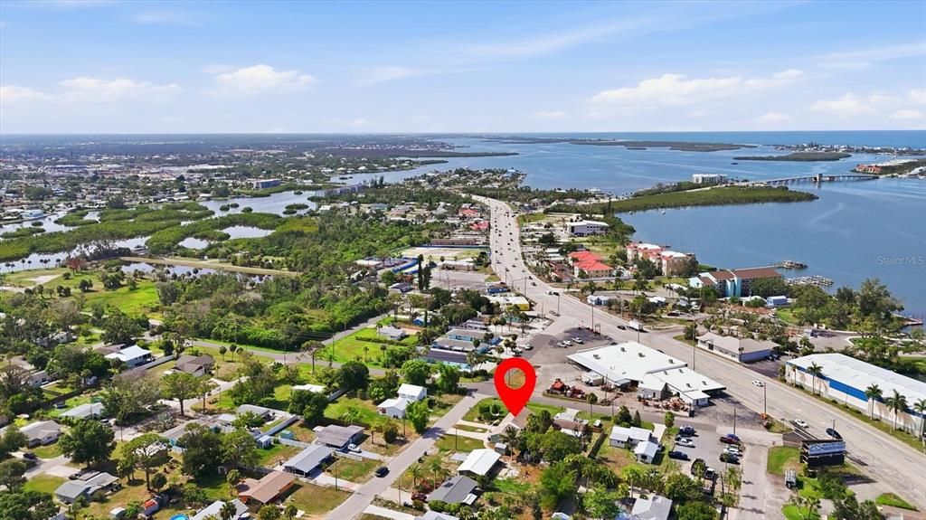 For Sale: $289,000 (2 beds, 1 baths, 830 Square Feet)