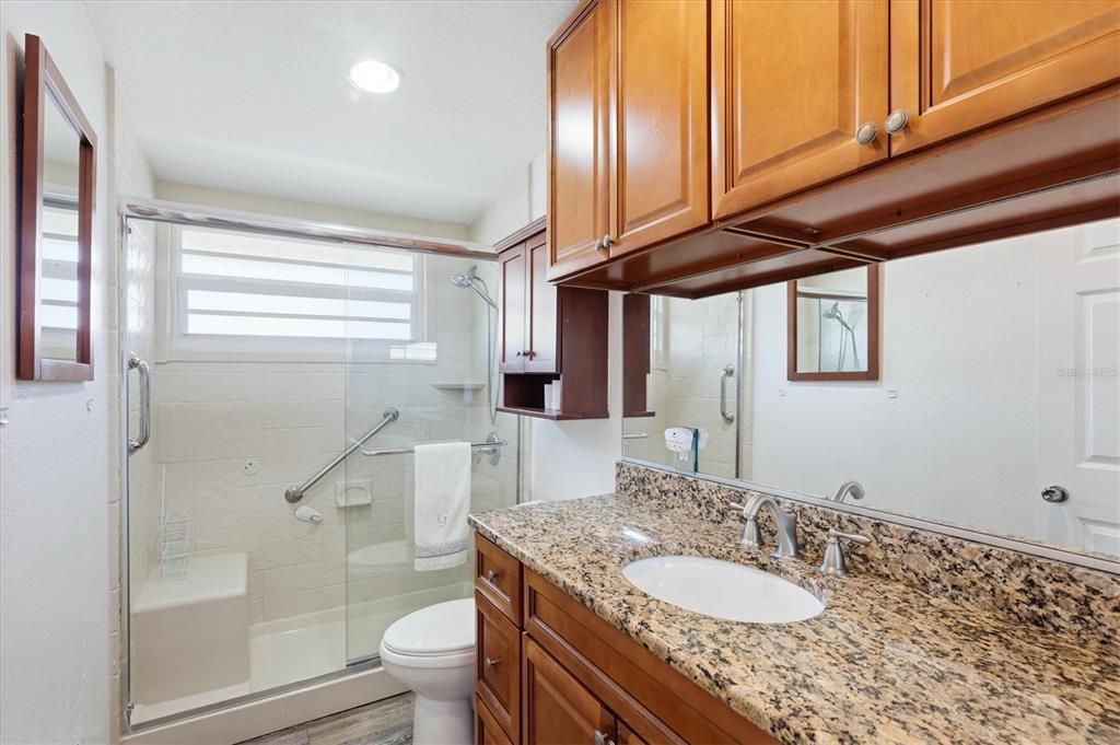 For Sale: $289,000 (2 beds, 1 baths, 830 Square Feet)