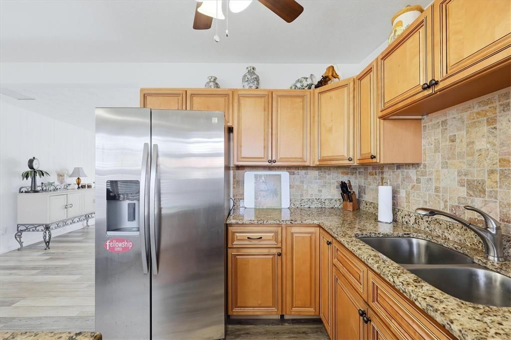 For Sale: $289,000 (2 beds, 1 baths, 830 Square Feet)