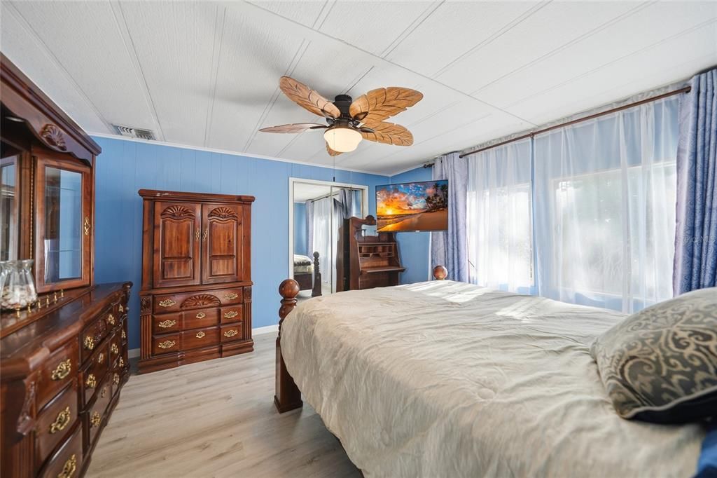 For Sale: $138,500 (2 beds, 2 baths, 964 Square Feet)