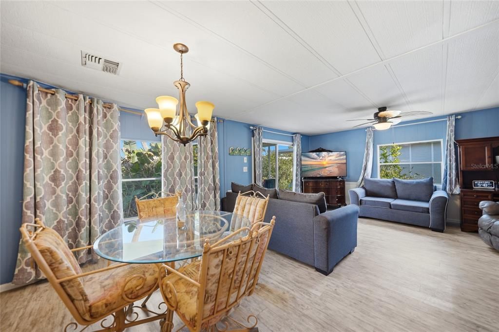 For Sale: $138,500 (2 beds, 2 baths, 964 Square Feet)