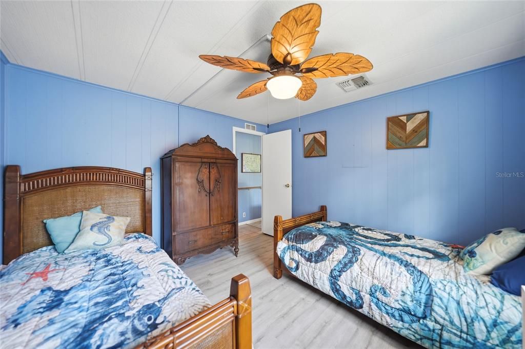 For Sale: $138,500 (2 beds, 2 baths, 964 Square Feet)