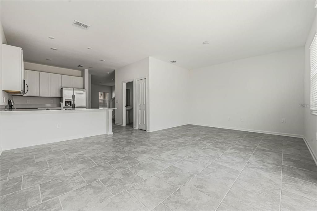 For Rent: $2,100 (3 beds, 2 baths, 1834 Square Feet)
