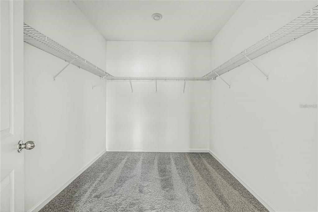 For Rent: $2,100 (3 beds, 2 baths, 1834 Square Feet)