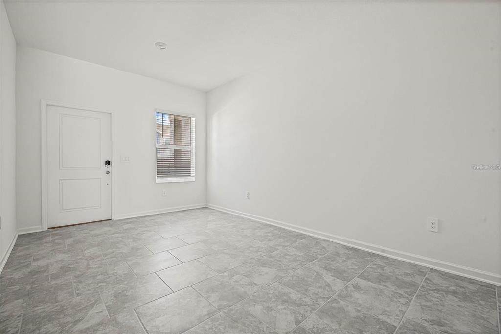 For Rent: $2,100 (3 beds, 2 baths, 1834 Square Feet)