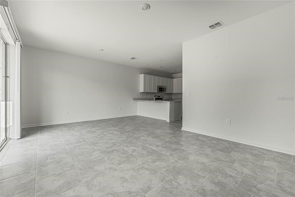 For Rent: $2,100 (3 beds, 2 baths, 1834 Square Feet)