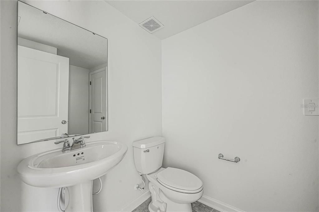 For Rent: $2,100 (3 beds, 2 baths, 1834 Square Feet)