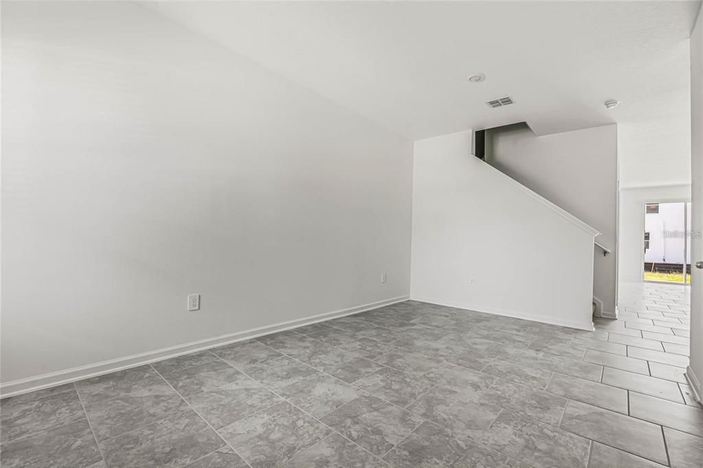 For Rent: $2,100 (3 beds, 2 baths, 1834 Square Feet)