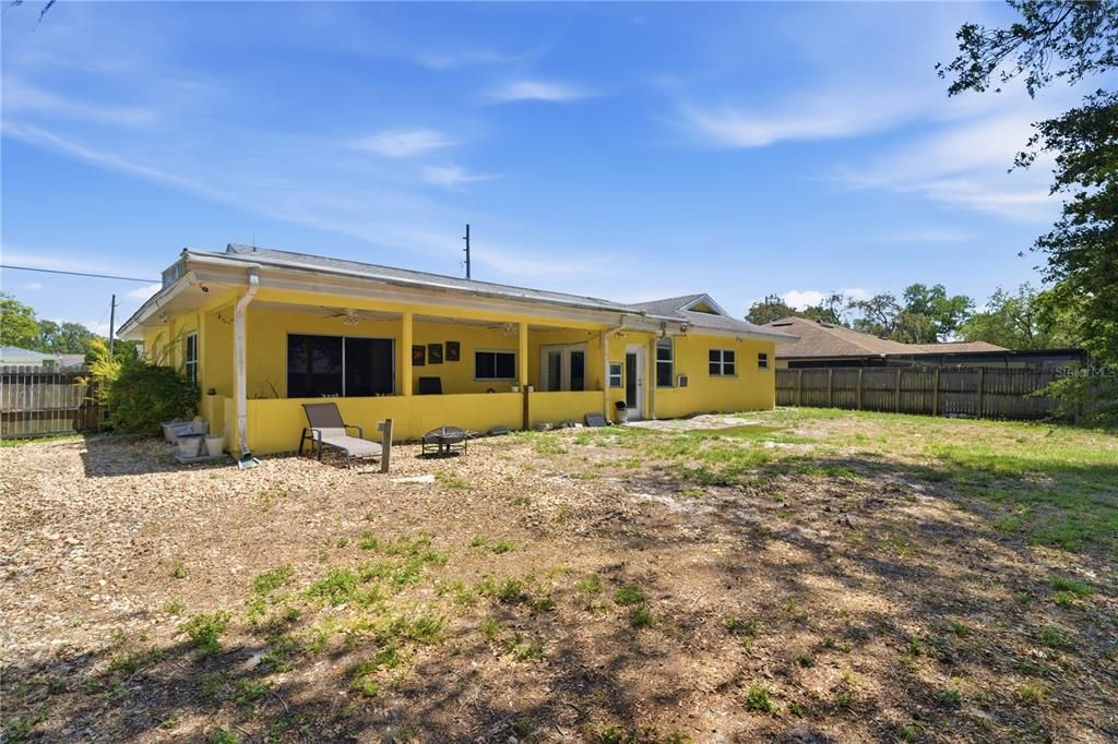En Venta: $280,000 (4 camas, 2 baños, 1565 Pies cuadrados)