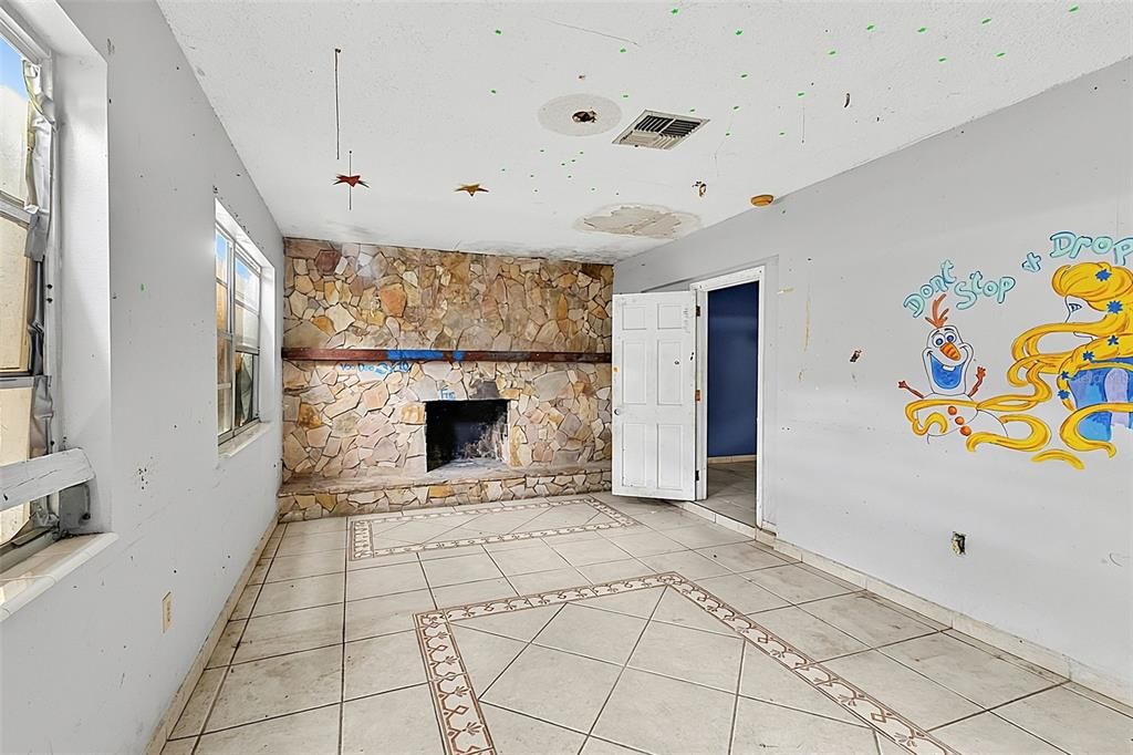 На продажу: $159,900 (2 спален, 2 ванн, 1362 Квадратных фут)