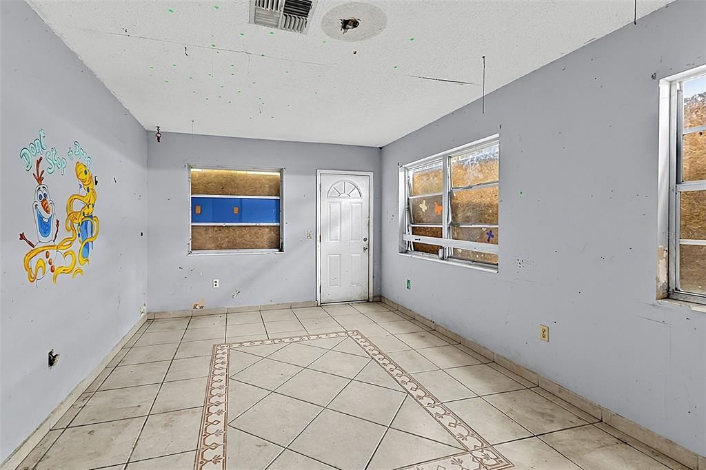 На продажу: $159,900 (2 спален, 2 ванн, 1362 Квадратных фут)