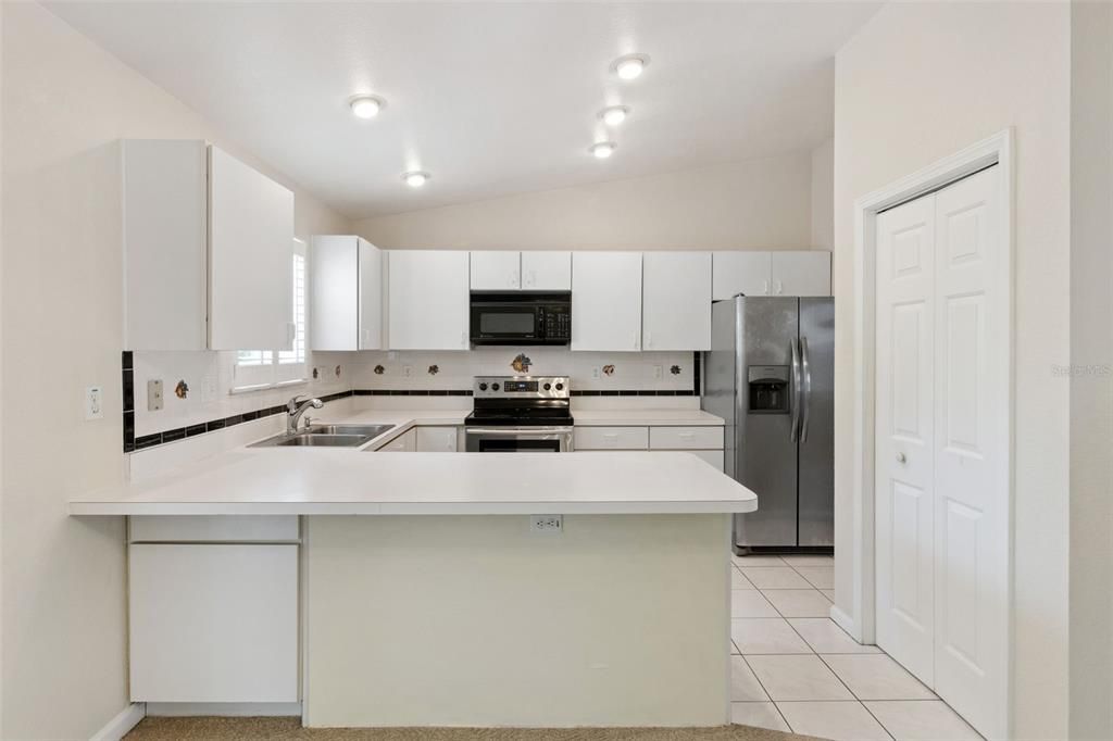 For Sale: $359,000 (3 beds, 2 baths, 1661 Square Feet)