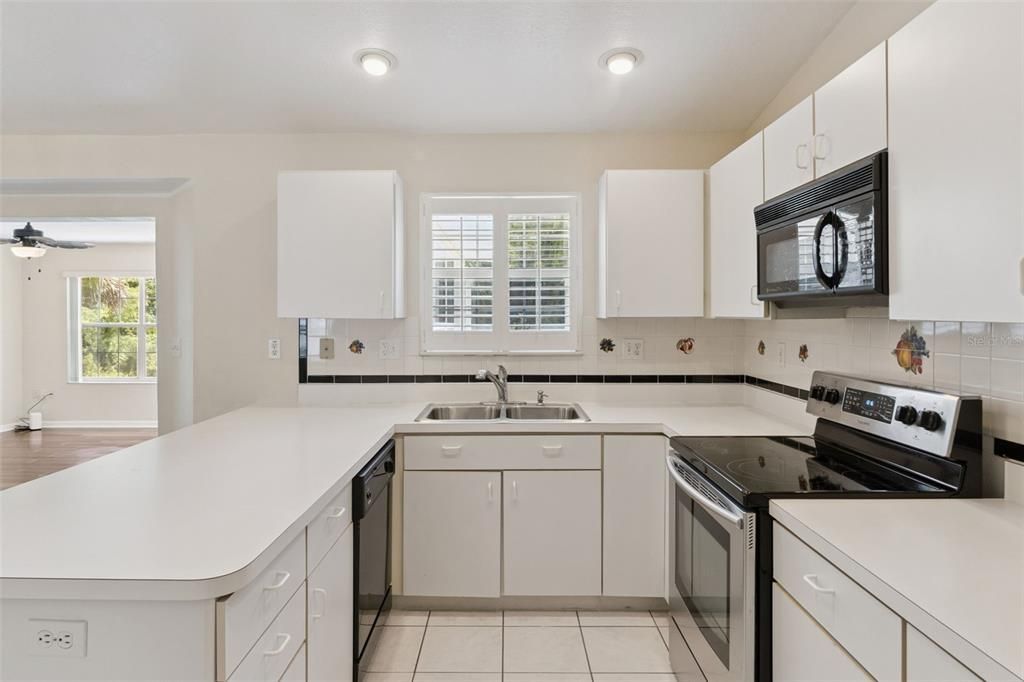 For Sale: $359,000 (3 beds, 2 baths, 1661 Square Feet)