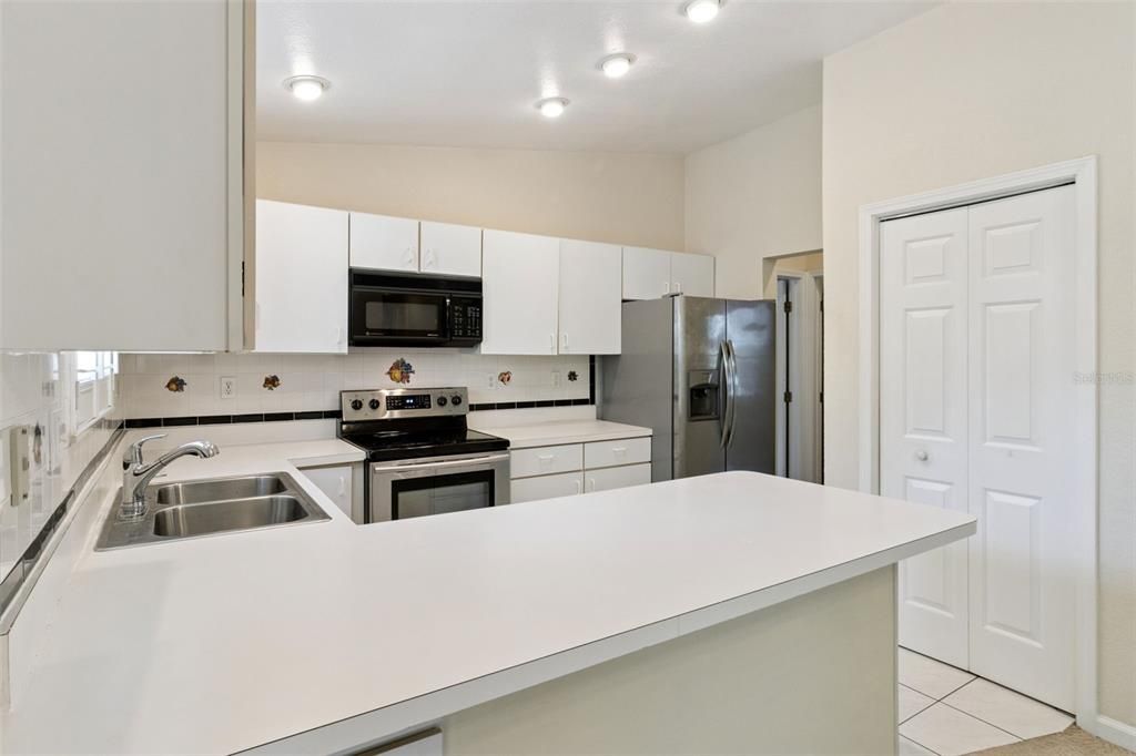 For Sale: $359,000 (3 beds, 2 baths, 1661 Square Feet)