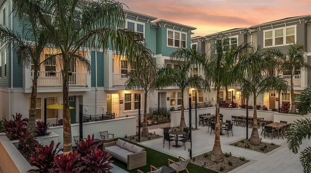 En Venta: $679,990 (3 camas, 3 baños, 1952 Pies cuadrados)