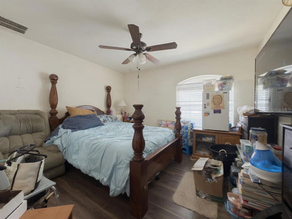En Venta: $325,000 (4 camas, 2 baños, 1767 Pies cuadrados)