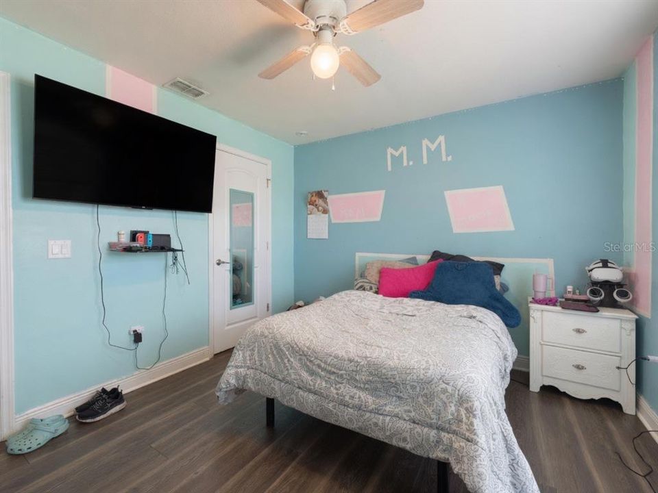 En Venta: $325,000 (4 camas, 2 baños, 1767 Pies cuadrados)
